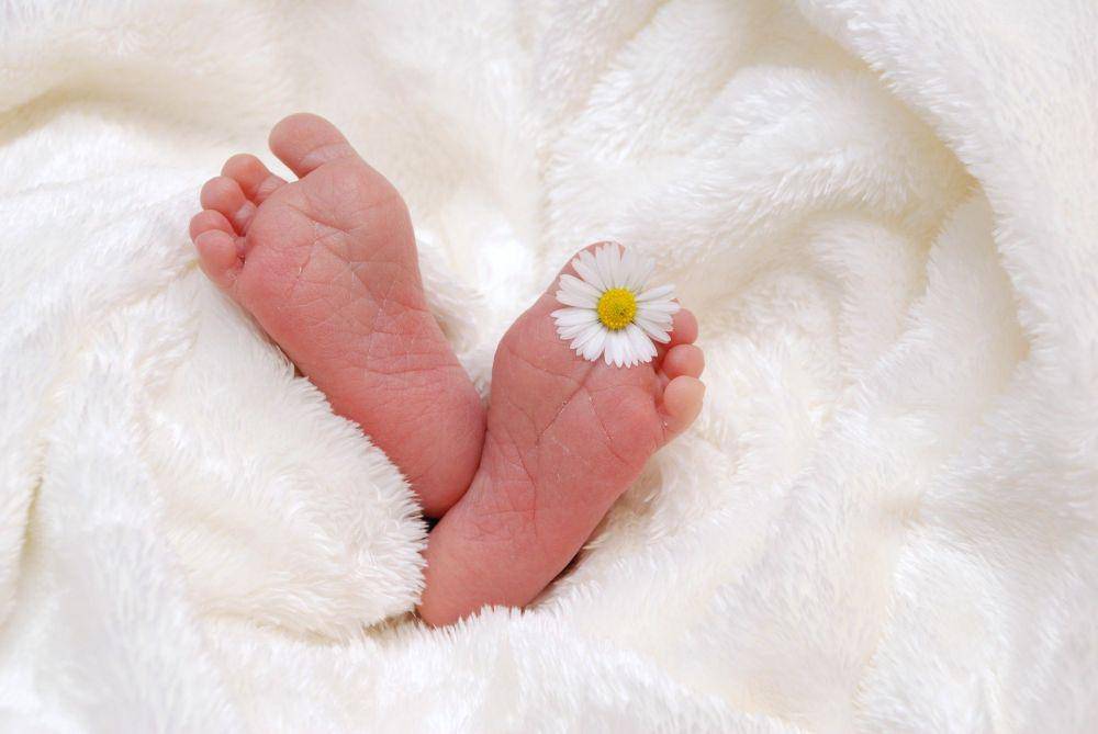 ilustrasi telapak kaki bayi (pixabay.com/Madlen Deutschenbaur)