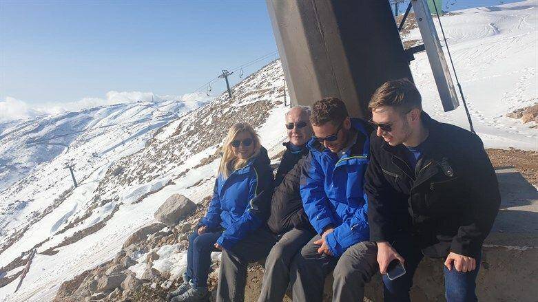Netanyahu bersama istri dan kedua putranya. (twitter.com/Jewish Community)