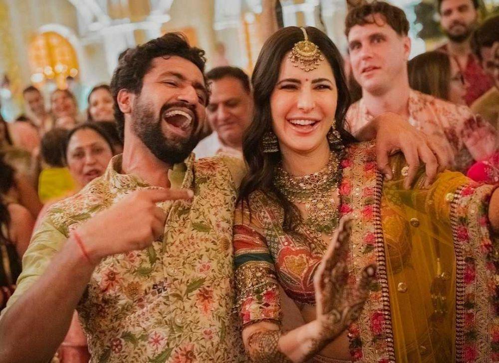 9 Potret Kemesraan Katrina Kaif dan Suami, Anniversary Pertama!