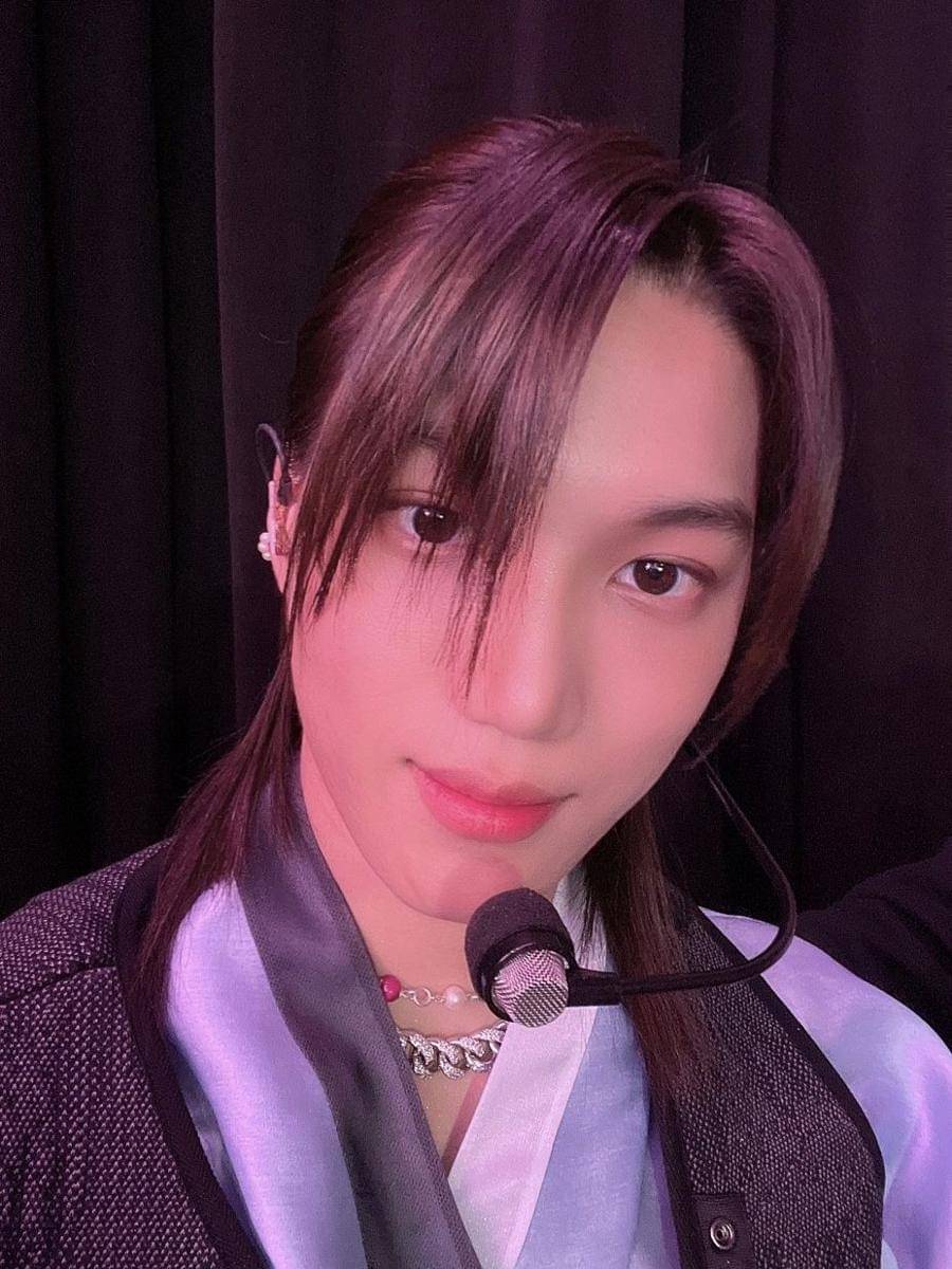 KAI (twitter.com/weareoneEXO)