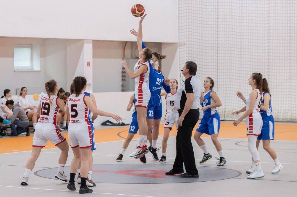 ilustrasi pertandingan basket (pexels.com/IMG_1979)