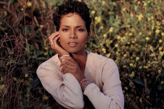 potret Halle Berry (instagram.com/halleberry)