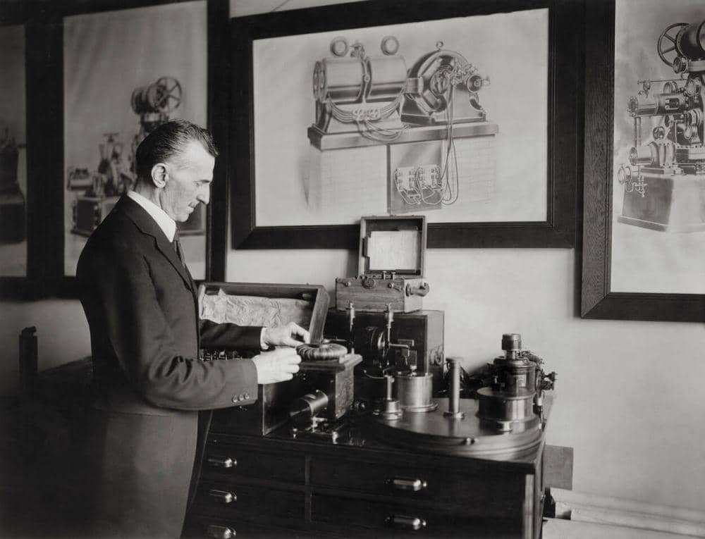 potret Nikola Tesla semasa hidup (originalmagazin.com)