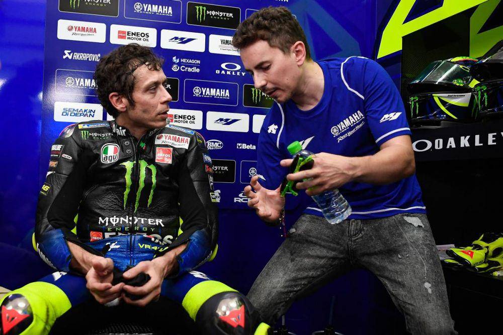 Valentino Rossi dan Jorge Lorenzo (motogp.com)