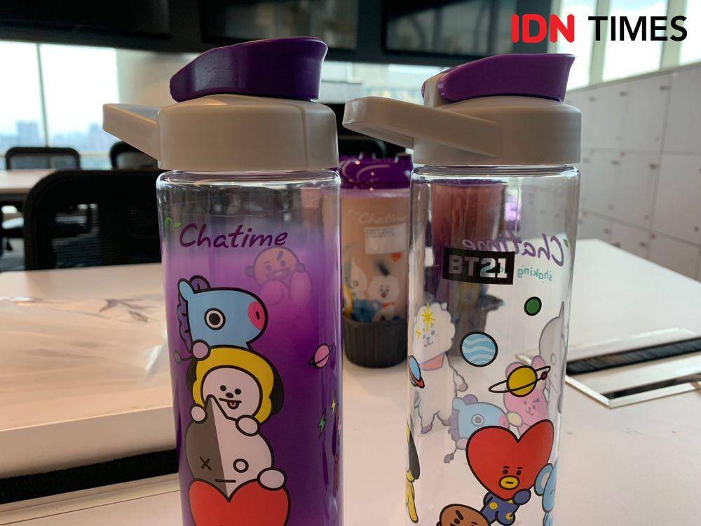Merchandise spesial Chatime edisi Purple Star Series (IDN Times/Dhiya Awlia Azzahra)