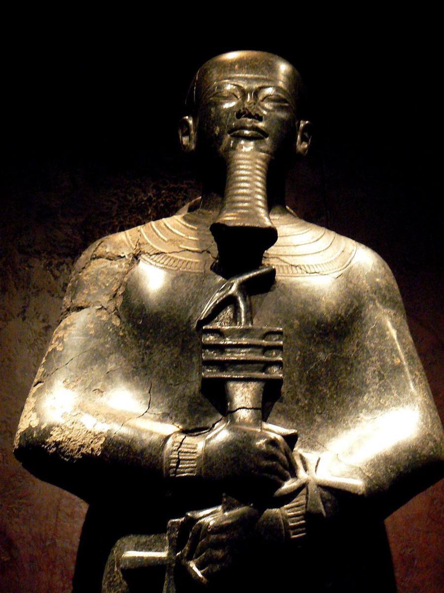 patung dewa Ptah (flickr.com/Roberto Venturini)