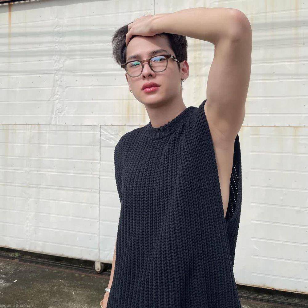 Gun Atthaphan  (instagram.com/gun_atthaphan)