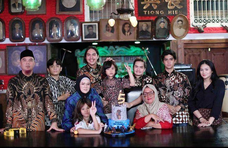 Keluarga Ahmad Dhani (Instagram.com/ahmaddhaniofficial)