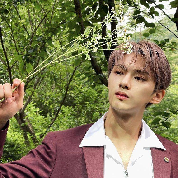 potret Jun SEVENTEEN (instagram.com/junhui_moon)