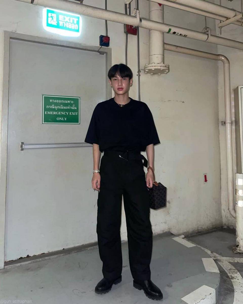 Gun Atthaphan  (instagram.com/gun_atthaphan)