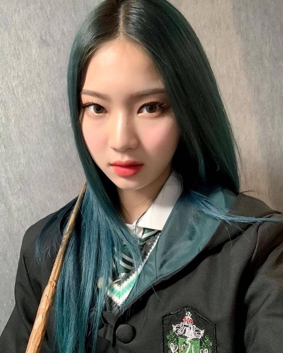 Isa STAYC (instagram.com/stayc_highup)