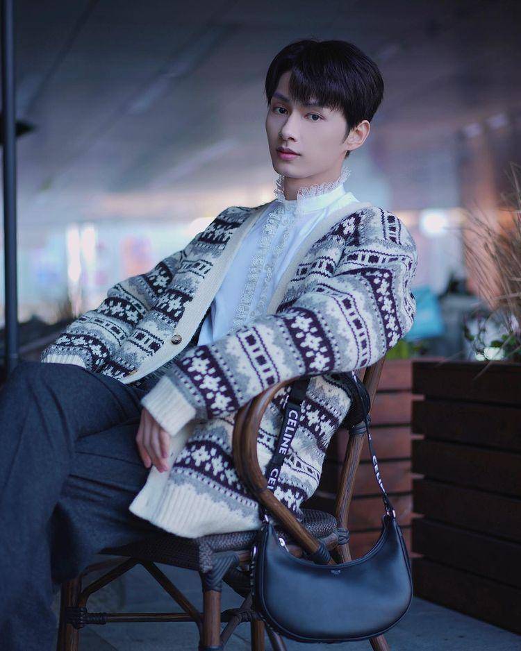 potret Jun SEVENTEEN (instagram.com/junhui_moon)