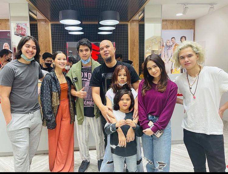 Keluarga Ahmad Dhani (Instagram.com/ahmaddhaniofficial)
