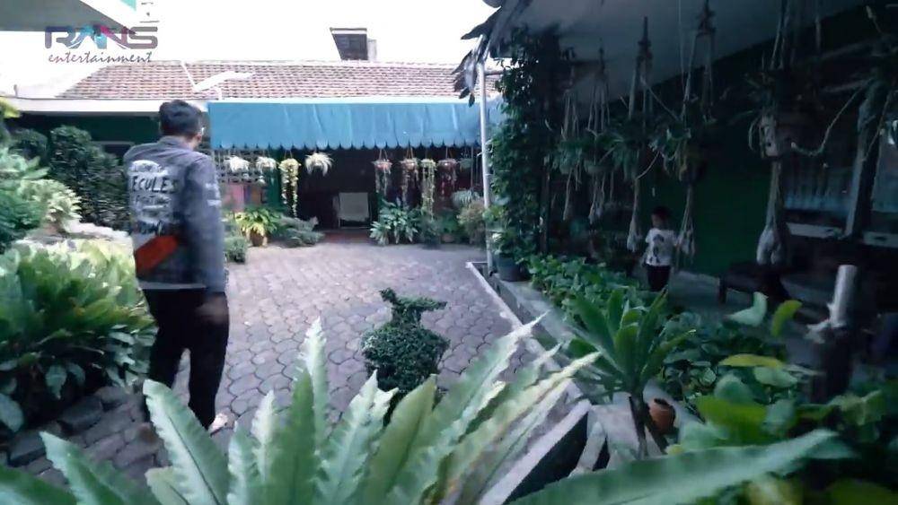potret rumah nenek Raffi Ahmad (youtube/RANS Entertainment)