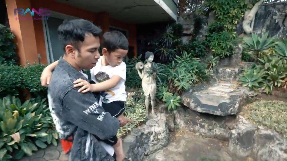 potret rumah nenek Raffi Ahmad (youtube/RANS Entertainment)