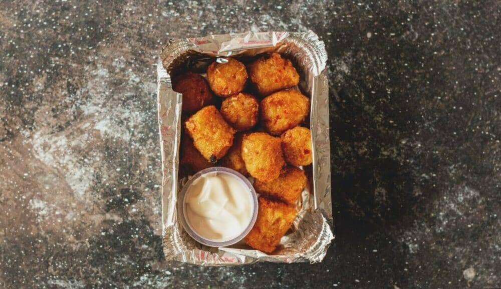 ilustrasi bonito flakes crusted tofu (unsplash.com/Anshu A)