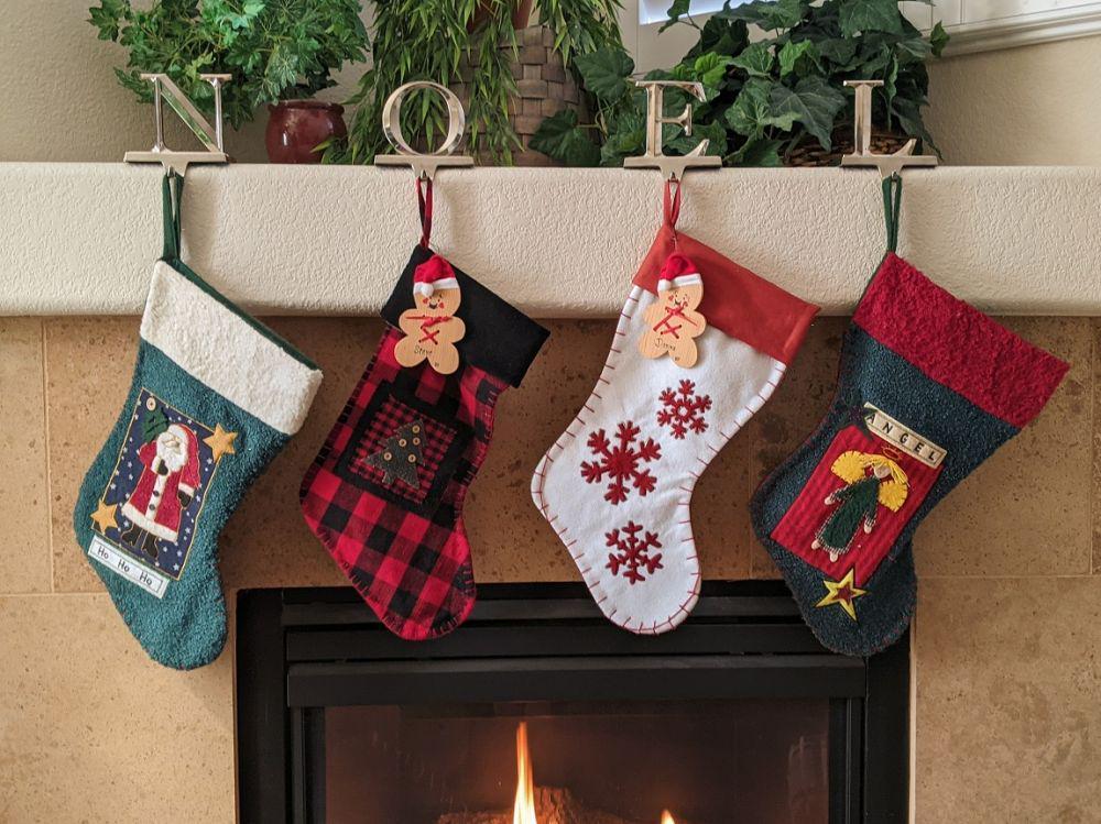 9 Ide DIY Kaos Kaki untuk Dekorasi Natal, Bikin Bareng Anak yuk!