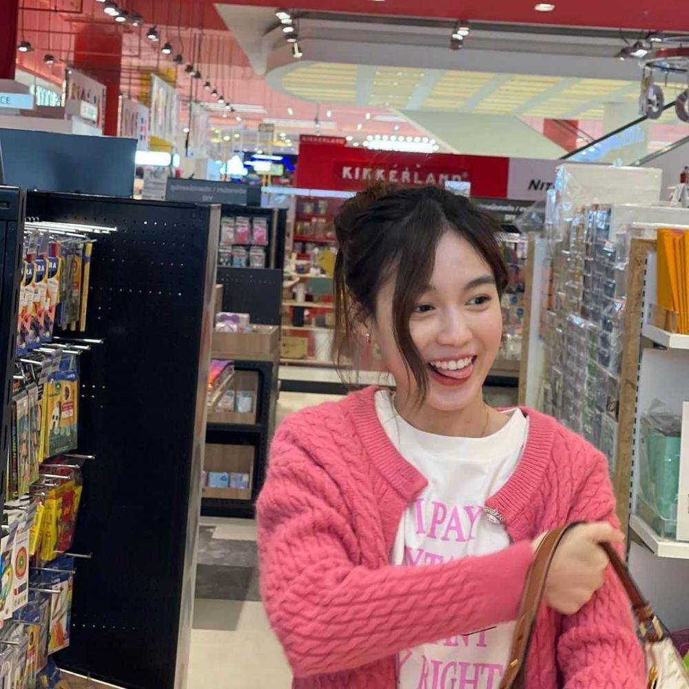 Pose candid Love Pattranite (instagram.com/loverrukk)