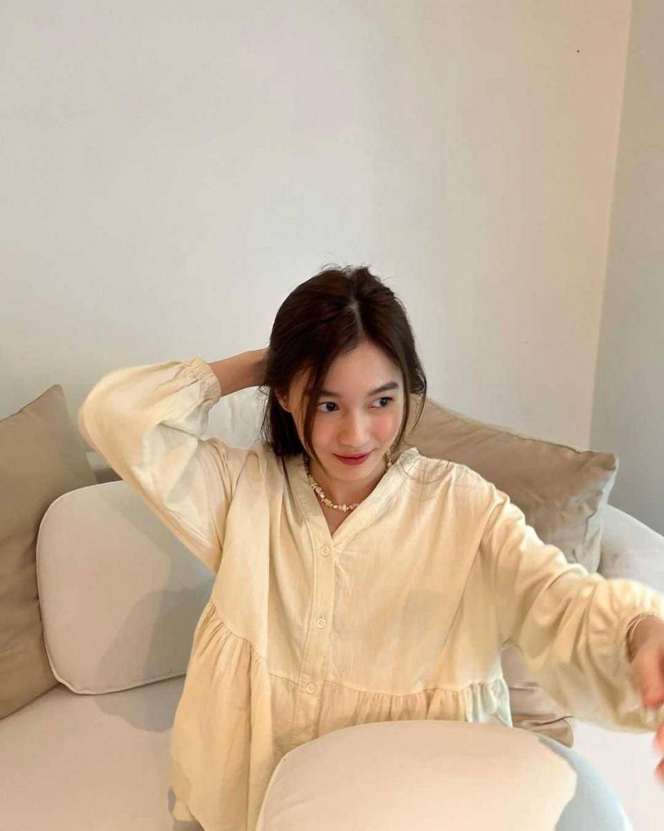 Pose candid Love Pattranite (instagram.com/loverrukk)