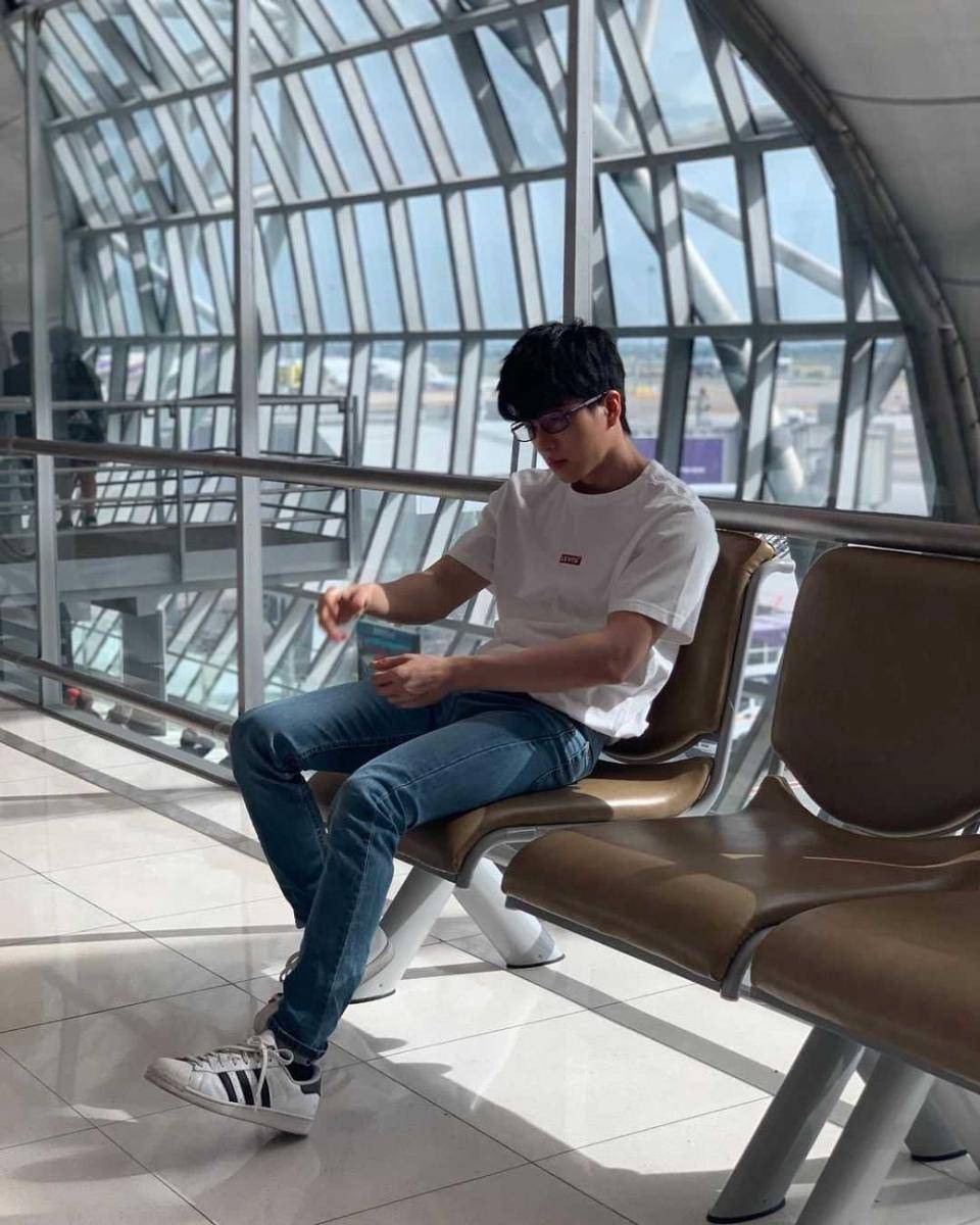 Outfit warna putih ala Nonkul Chanon (instagram.com/nonkul)