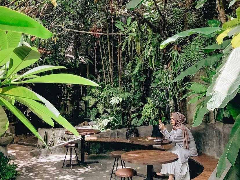 Svarga Flora Coffee (instagram.com/svargaflora.coffee)