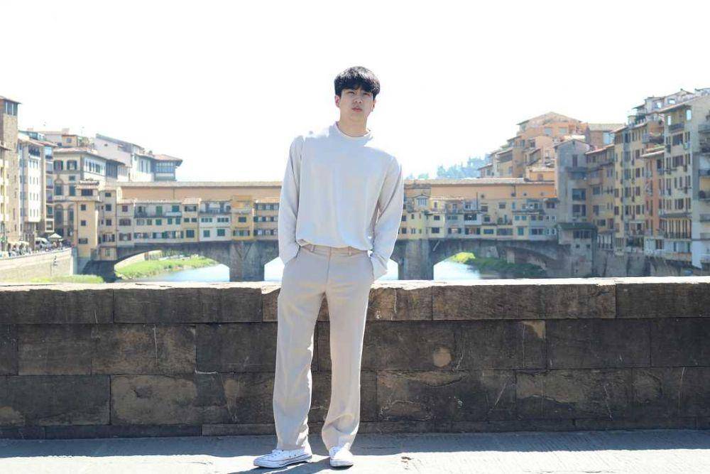 Outfit warna putih ala Nonkul Chanon (instagram.com/nonkul)
