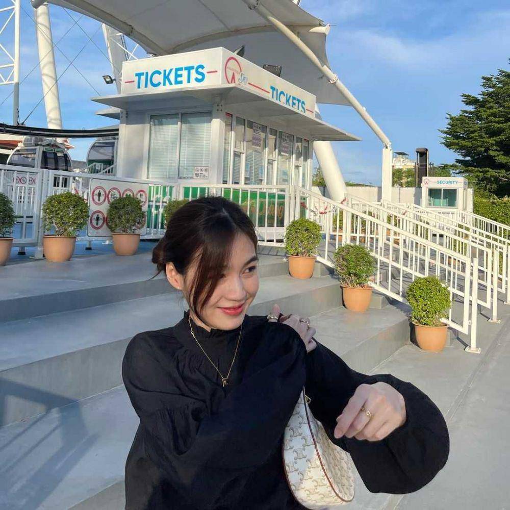 Pose candid Love Pattranite (instagram.com/loverrukk)
