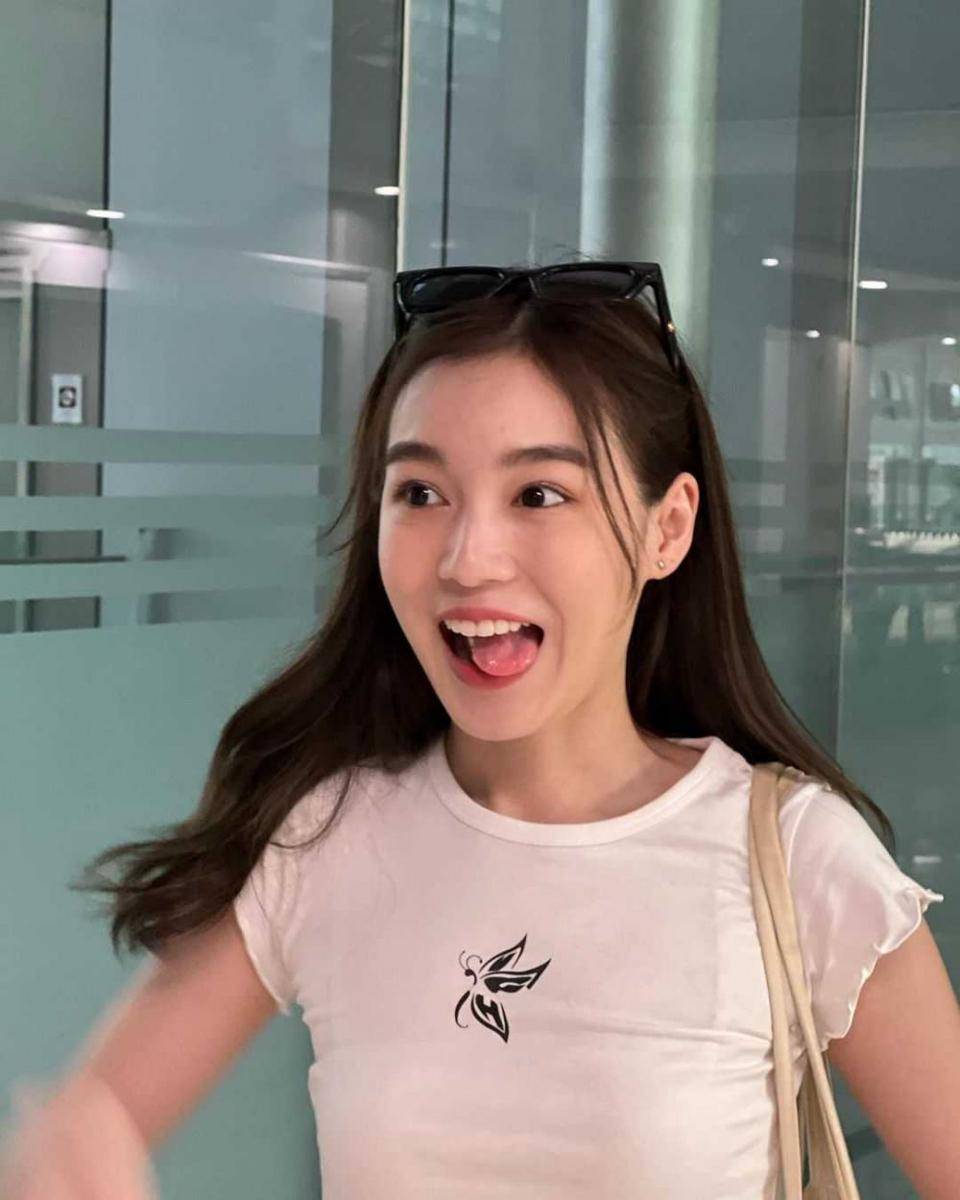 Pose candid Love Pattranite (instagram.com/loverrukk)