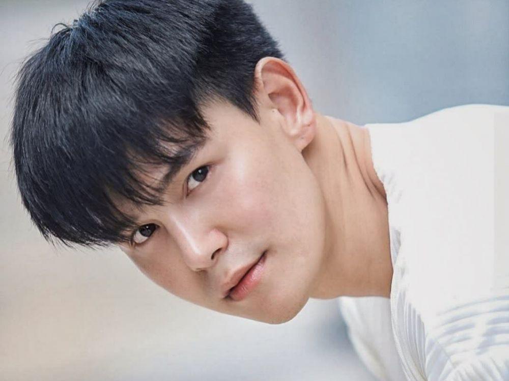 Bintangi Serial "Not Me", Inilah 10 Fakta  Papang Phromphiriya