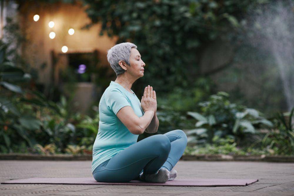 potret seorang wanita sedang melakukan yoga (pexels.com/marcus-aurelius)