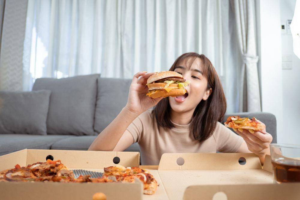 Ilustrasi makanan penyebab kolesterol (Shutterstock/Qilin's prance Filmmaker)