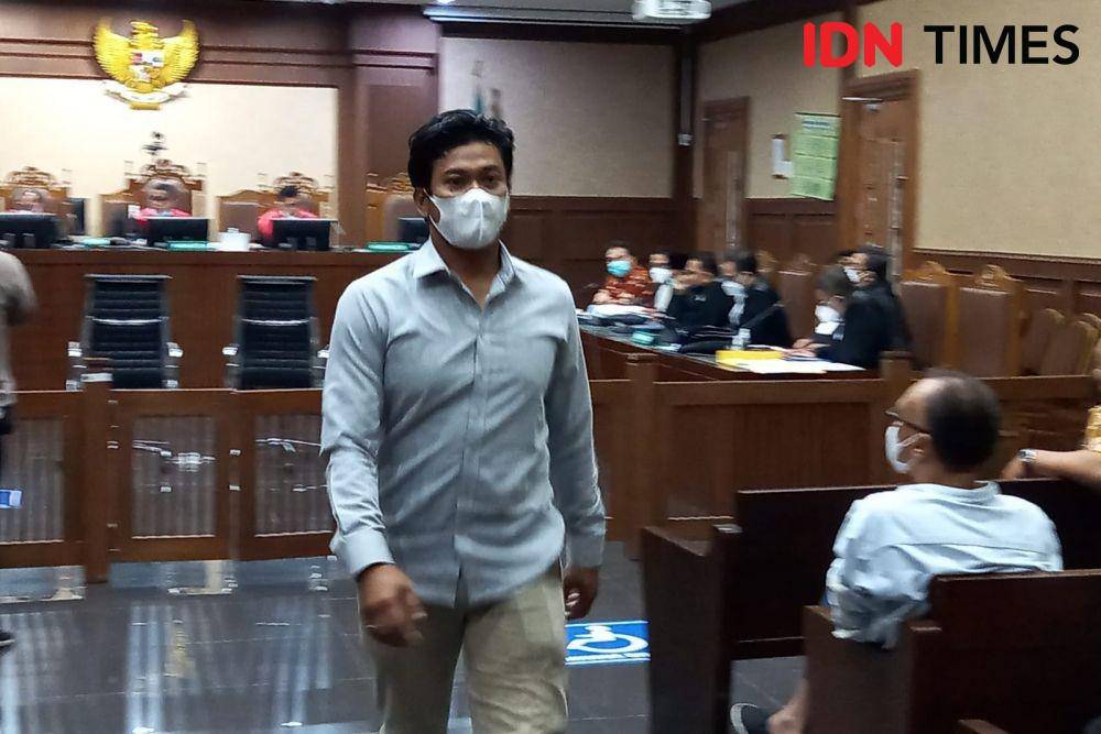 Saksi sidang Mantan Wakil Ketua DPR Azis Syamsuddin, Agus Susanto (IDN Times/Aryodamar)