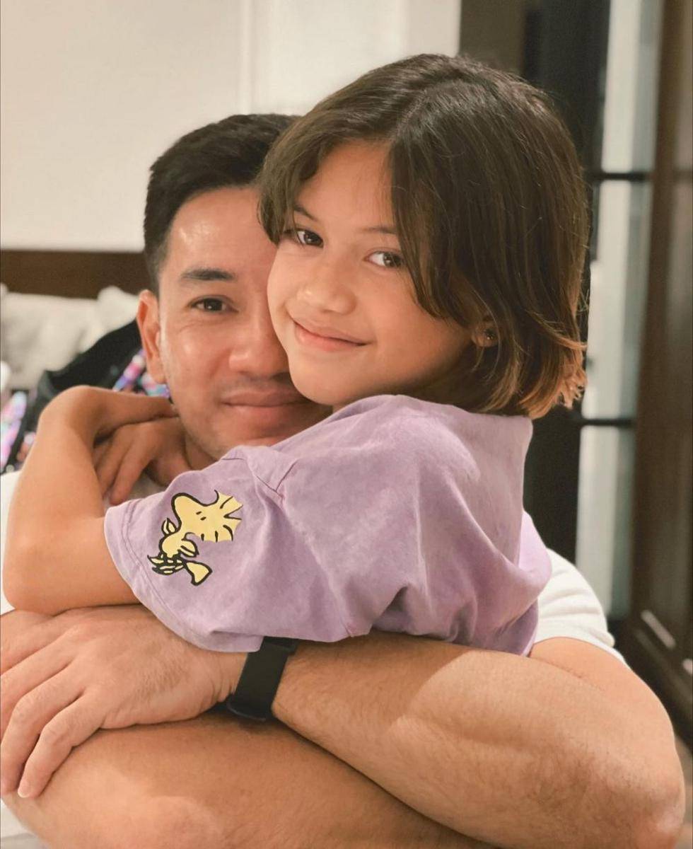 Andrew White dan buah hati (instagram.com/andrew.white._)