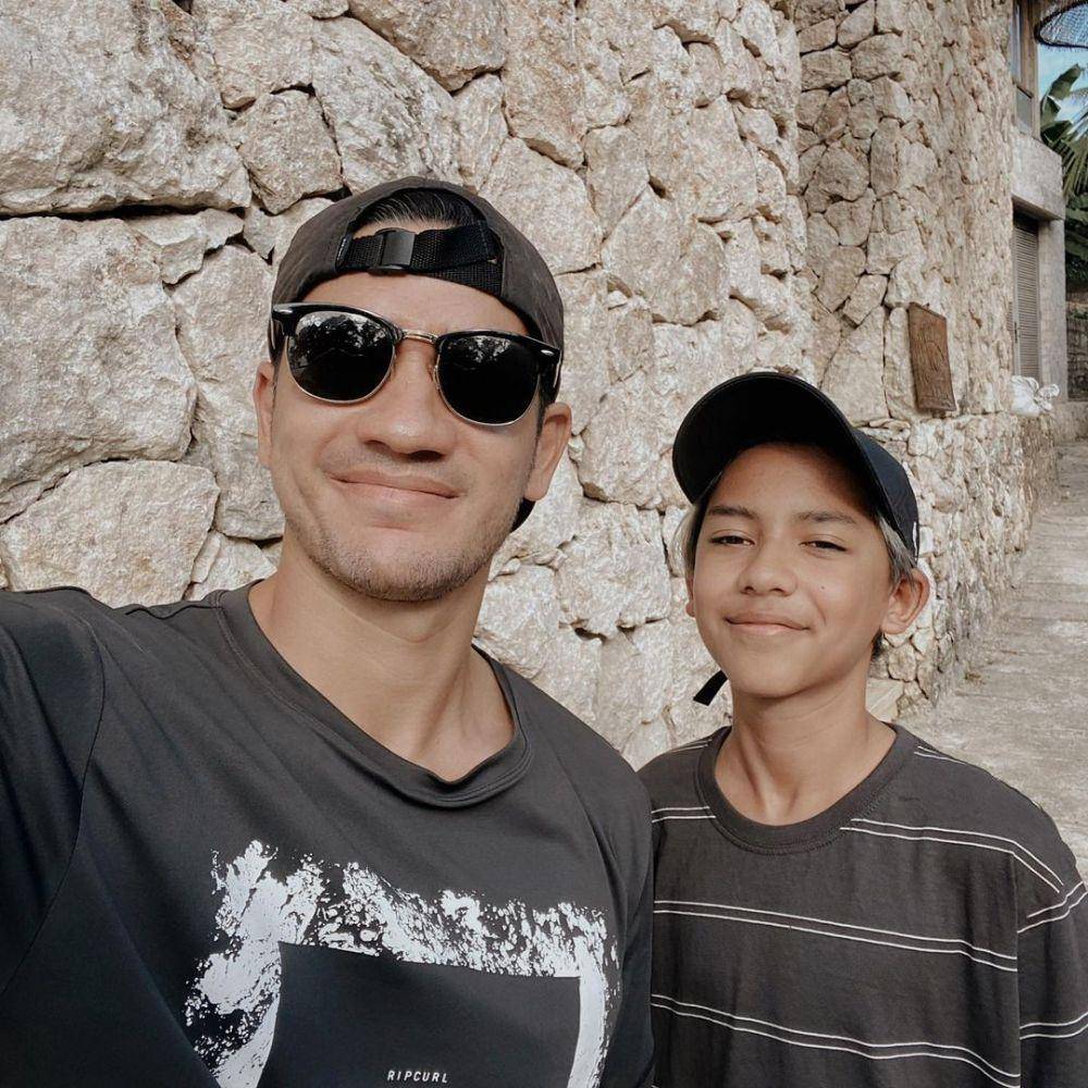 Andrew White dan buah hati (instagram.com/andrew.white._)