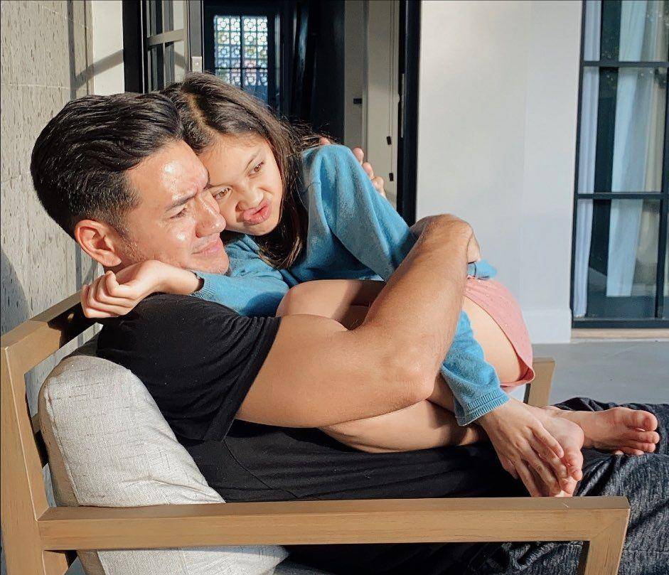 Andrew White dan buah hati (instagram.com/andrew.white._)