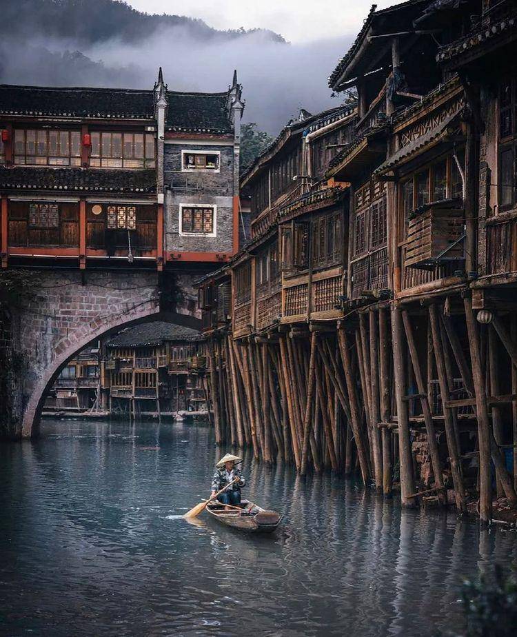 Fenghuang Ancient Town (instagram.com/chinesebangbang)