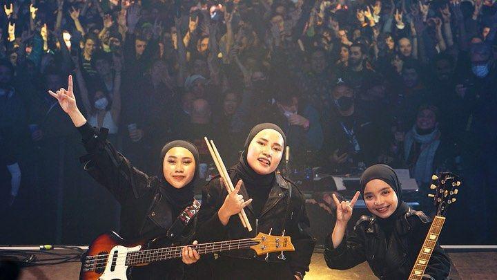 9 Potret Voice of Baceprot, Band Metal Indonesia yang Sukses Tur Eropa