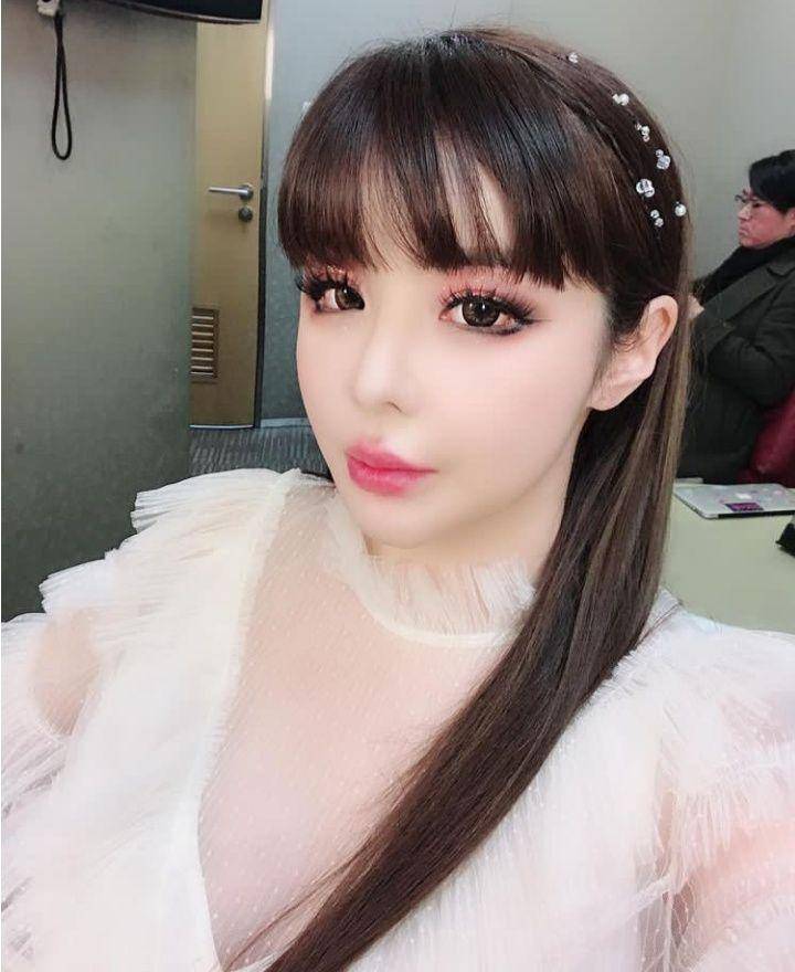 potret Bom 2NE1 (instagram.com/newharoobompark)