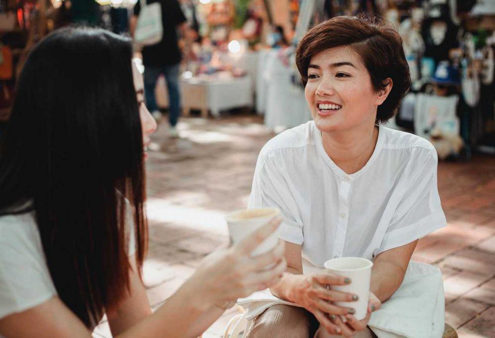 5 Ciri Sahabat Kamu yang Terlalu Ikut Campur Hubungan Asmara