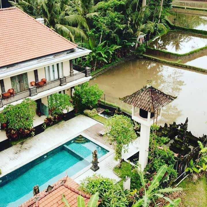 Inang Villa (instagram.com/inangvilla)