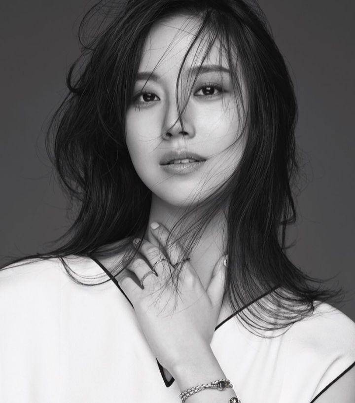 Moon Chae Won (instagram.com/moonchaewon_official)
