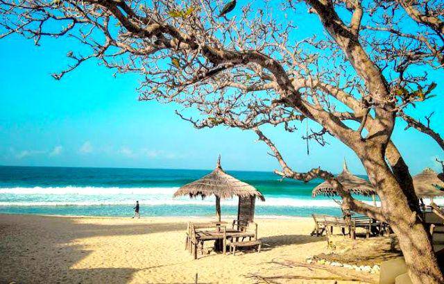 gambar pantai Watu Lawang (tuguwisata.com)