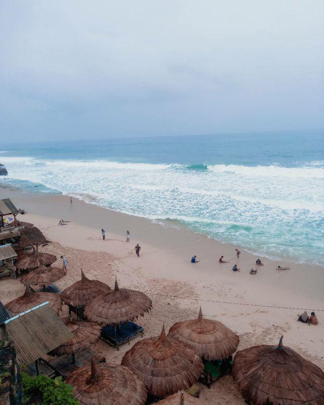 7 Daya Tarik Pantai Watu Lawang, Suguhkan Panorama Indah nan Eksotis