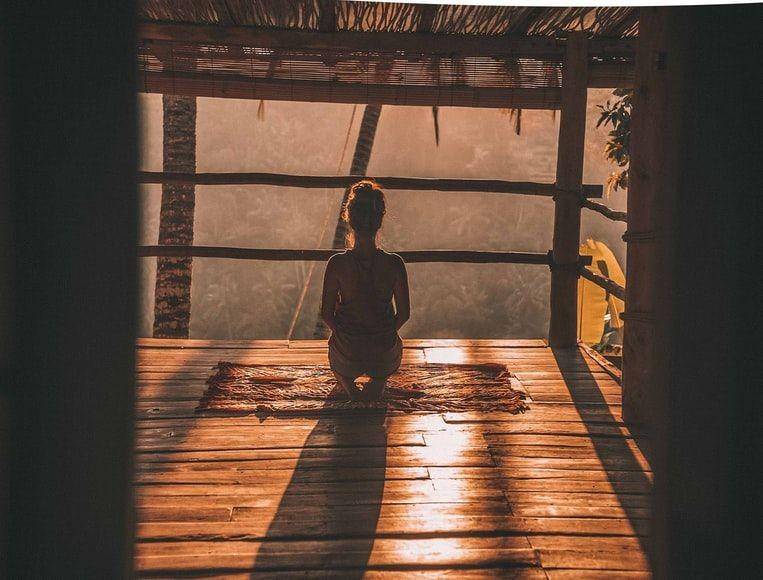 ilustrasi yoga di Ubud (unsplash.com/Jared Rice)