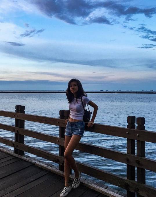 outfit short pants ala Sheinina Cinnamon (instagram.com/shenacinnamon)