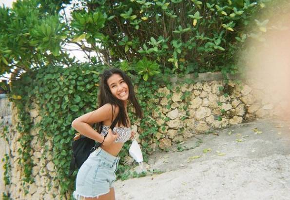 outfit short pants ala Sheinina Cinnamon (instagram.com/shenacinnamon)