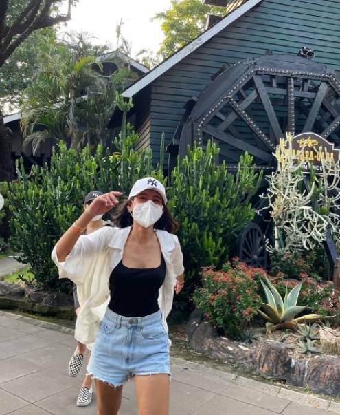 outfit short pants ala Sheinina Cinnamon (instagram.com/shenacinnamon)