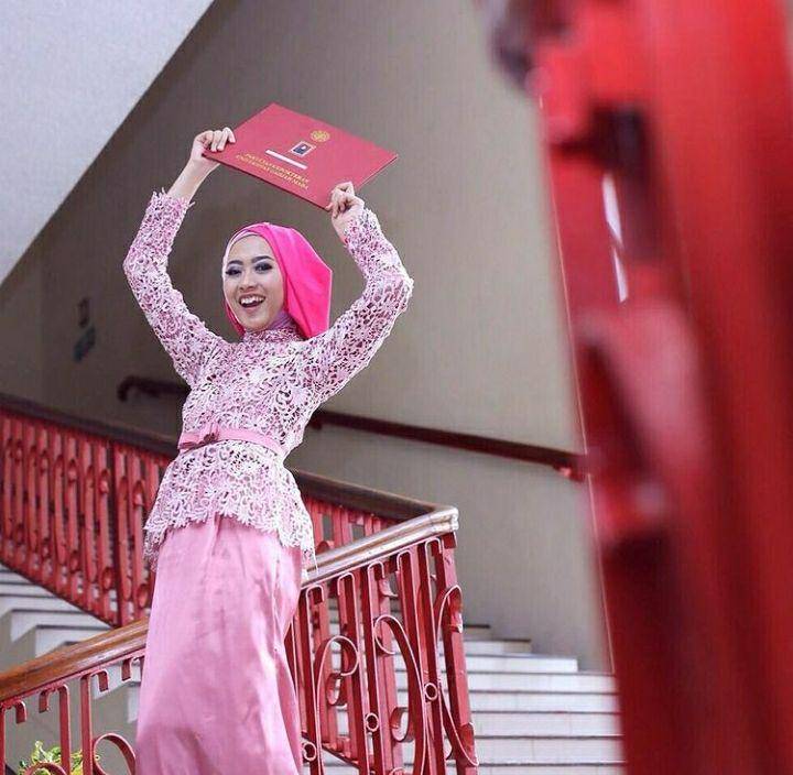 Nura sah sebagai dokter setelah pengangkatan sumpah sebagai dokter. Instagram.com/hemasnura
