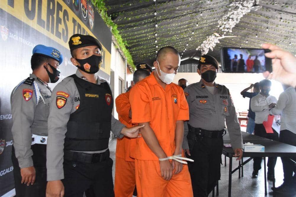 Dua tersangka kasus pemerasan dengan ancaman ditangkap Satreskrim Polres Trenggalek. IDN Times/ istimewa