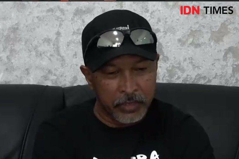 Persela Pecat Fakhri Husaini!